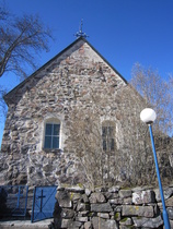 Osa meistä marssijoista pääsi aivan sattumalta tutustumaan Kakskerran vuonna 1769 keskeneräisenä vihittyyn kivikirkkoon, kun halusin kuvata sitä. Vasta vuonna 1842 kirkkoon rakennettiin alttari.