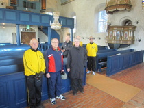 Marssijat ja esittelijä kirkossa