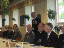 Hautajaiset päättyivät muistotilaisuuteen varuskuntaruokala Rakuunassa.