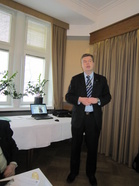 Eversti Aapo Cederberg piti 6.2.2013 hakkapeliittain lounaskokouksessa esitelmän Suomen kyberstrategiasta