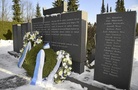 Suomen-poikien hauta Malmin hautausmaalla Helsingissä; siihen on haudattu 91 Suomen-poikaa.