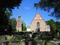 Pyhän Laurin kirkko Helsingin pitäjän kirkonkylässä on muurattu jo 1450-luvulla. Kirkon tarkkaa rakentamisvuotta ei tiedetä.