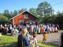 Myllytapahtuma Helsingin pitäjän kirkonkylän myllyllä, jonne kulttuurikävely päättyi.