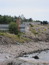 Tällä järeällä tykillä ammuttiin kaksi kunnialaukausta Suomenlinnan Rannikkotykistökillan 50-vuotisjuhlan kunniaksi.