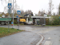 Putkiremontti on ehtinyt meidän kohdallemme. Isot koneet ovat aloittamassa kaivamisen.