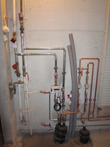 Tältä näyttävät uudet putket autotallimme seinälle asennettuina.