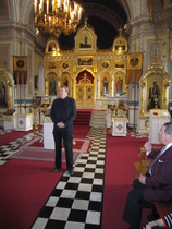 Oppaana kirkossa toimi Jukka Laaksonen. 