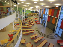 Ylöjärven lukio ja sen uudet tilat, olivat viimeinen Tampereen retken tutustumiskohde.