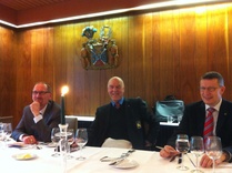 ja iloisempi (varapuheenjohtajan) puoli.