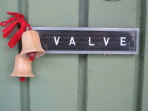 Nimikyltin vaatimattomat joulukoristeet