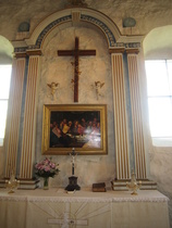 Kirkon alttaritaulu Pyhä ehtoollinen lienee Gustaf Vilhelm Finnbergin maalaama 1800-luvun alkupuolella.