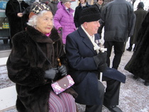 Sotiemme veteraanit istuivat