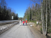 Marssimme 5 kilometrin matkan Kakskerran kirkolle ja takaisin lähtöpaikkaan Harjattulaan, siis yhteensä 10 kilometriä.