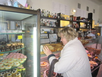 Retki Porvooseen päättyi Cafe Cabriolehen Porvoon linja-autoaseman vieressä. Palasimme Helsinkiin linja-auton kyydillä.