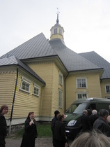 Venäjältä löydettyjen, yhteensä 42 suomalaisen sotilaan sankarihautajaiset aloitettiin jumalanpalveluksella Lappeen Marian kirkossa.