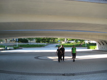 Aivan Keravan liikekeskustassa marssijat joutuivat alittamaan hienot sillat. Keravalta palattiin Tuusulan urheilupuistoon, lähtöpaikkaan. Aikaa koko 15-16 kilometrin matkaan kului 2 tuntia ja 45 minuuttia.