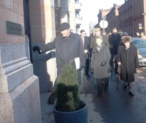 Lounas ja esitelmätilaisuus odottavat klubilla.