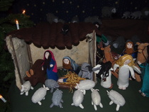 Kirkkoon oli joulunajaksi rakennettu seimi.