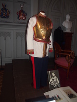 Luutnantti Carl Teodor von Frenckellin kyrassieeriunivormu metallisine rintapanssareineen