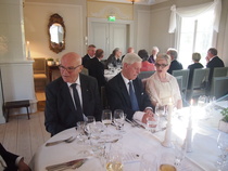 Aika kului hyvän ruoan ja juoman ääressä nopeasti 