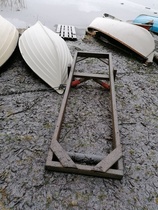 Joku on siirrellyt veneemme telinettä.