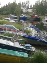 Osa veneistä on suuria: entisiä Päijänteen hinaajia ja nykyisiä luksusjahteja