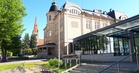 Tampereen klassillisen lyseon/lukion portaikot ja taustalla Tampereen tuomiokirkko