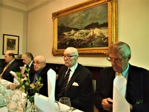 Lounasruokaa odotellaan!