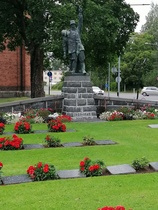 Messukylän sankarihauta, jonka juurella olen seissyt monen kerran jouluaaton kunniavartioissa.