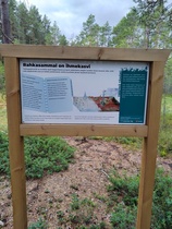 Polun varressa olevissa tauluissa on paljon tietoa suoluonnosta.