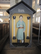 Tämän viiksekkään vaivaisukon alkuperä jäi arvoitukseksi, mutta lienee jostain Pohjanmaalta, josta valtaosa ukoista on peräisin.