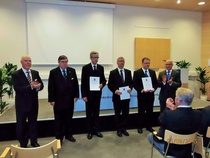 Reserviläisliiton palkitut saavat ansaitsemansa aplodit.