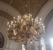 Kirkon mahtava kruunu