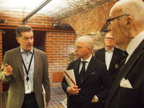 tekivät runsaasti kysymyksiä.