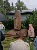 Messukylän hautausmaalla on myös punaisten muistokivi.