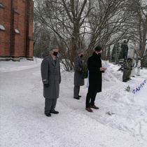 Puheen muistotilaisuudessa piti seurakuntapastori Riku Lähteenkorva.