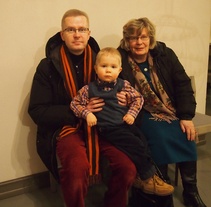 Isä, Viktor ja mummi Paavalin kirkossa.