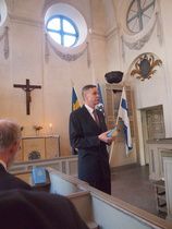 Perinneyhdistyksen puheenjohtaja, prikaatikenraali Bengt Nylander avasi tilaisuuden kappelissa.