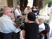 Tässä näkyy melkein koko joukko paitsi valokuvaaja.