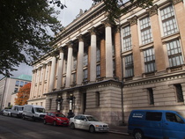 Kansallisarkiston talo on arkkitehti Gustaf Nyströmin suunnittelema. 