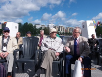 Aina, kun oli tilaisuus kyseltiin kuulumisia luokkakavereilta.