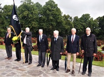 Hakkapeliitat lippuineen aloittivat syyskauden 2019 toimintansa perinteisellä tavalla suorittamalla kunniakäynnin marsalkka Mannerheimin haudalle Hietaniemessä.