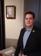 Tässä kuvassa on kaksi "Jussia": Johan Ludvig Snellman ja Juha Erola. Viime mainittu kertoili hakkapeliittain kokouksessa 8.1.2020 meille Ypäjän hevosopistosta, sen edeltäjistä ja opiston alueella toimivasta Suomen Hevosurheilumuseosta.