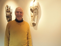 Kaksi samanlaista naamaa Vilhusen näyttelyssä