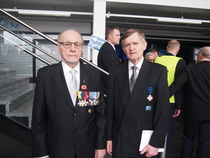 Rintamaveteraanien pitkäaikainen puheenjohtaja Onni Toljamo ja hänen sukulaismiehensä Oulusta