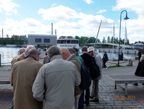 Kohta noustaan jo Viikinsaareen menevään laivaan.