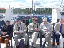 Vielä ei ollut kovin lämmintä ja viileä tuuli puhalsi Pyhäjärveltä.