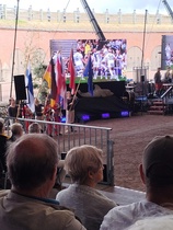 Tässä on osallistujamaiden lippuja, joista eksoottisin  