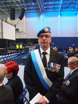 Vuoden vartija vm 1988 Pentti Tienhaara toimi juhlassa airueena ja osoitti istumapaikat vieraille.