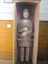 Raudoissa oleva ukko on Kuhmalahdelta.